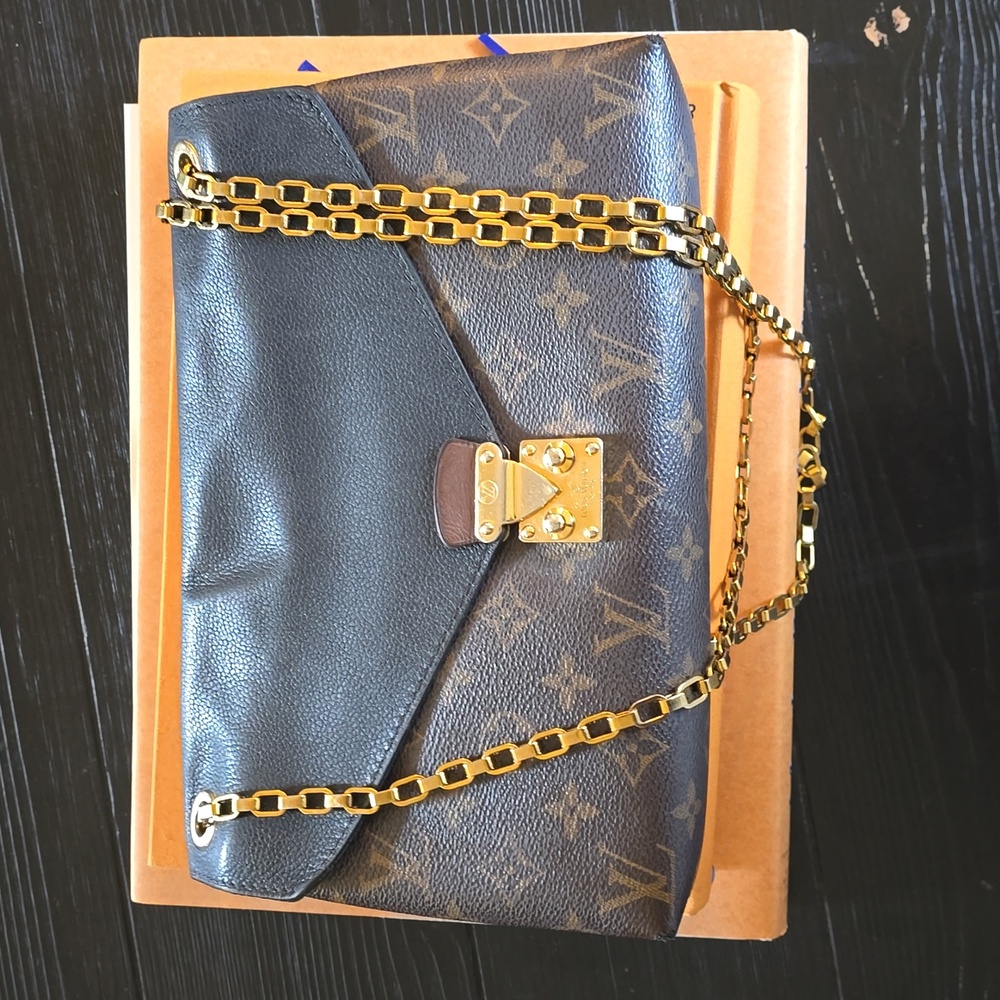 Louis Vuitton, Pallas Shoulder/Crossbody Chain Monogram Canvas Bag with Calfskin - Picture 2 of 16